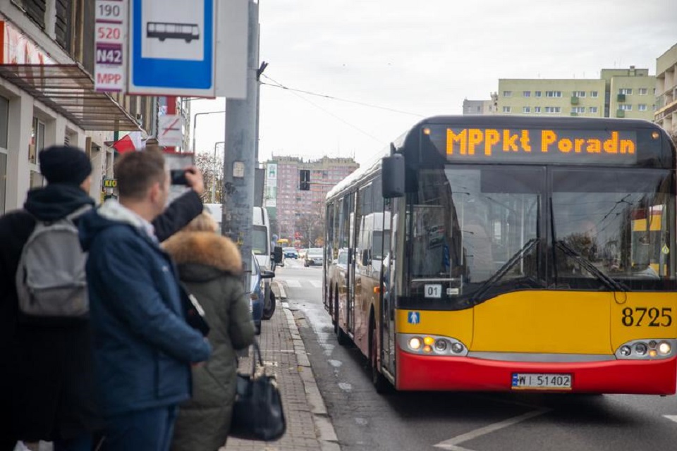 Warszawa. Autobus dla bezdomnych wrócił na trasę