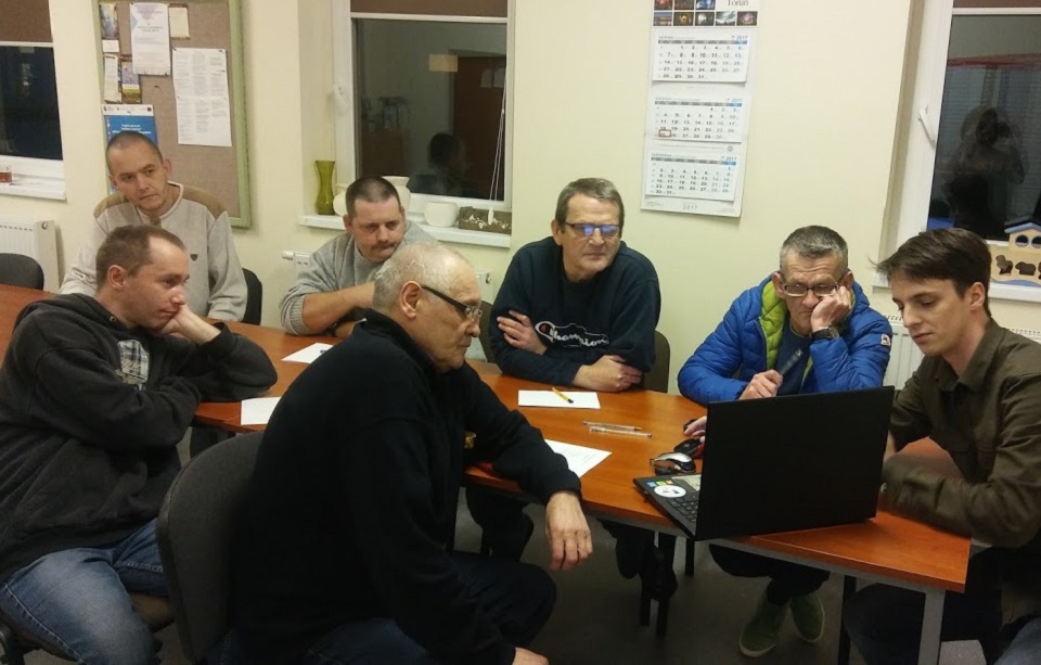 Toruń. Bezdomni nauczyli się podstaw obsługi komputera