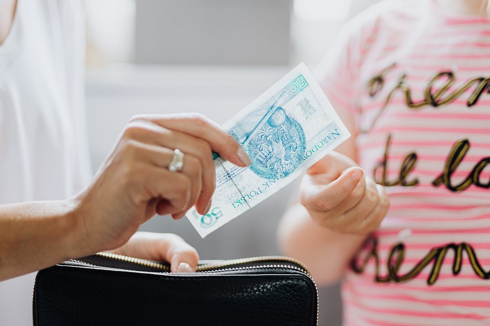 Polacy wspierają zbiórki charytatywne, mimo inflacji i drożyzny