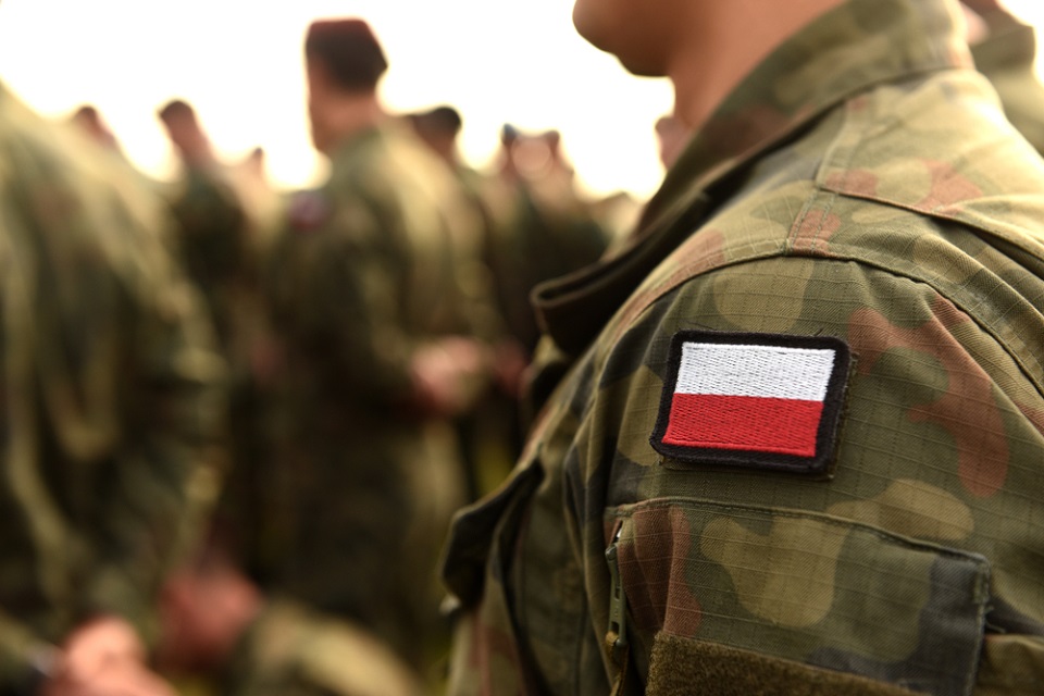 Bezrobotni emeryci mundurowi czekają na “zagospodarowanie” na cywilnym rynku pracy