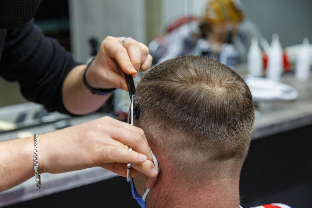 Poznań. Salon fryzjerski dla ubogich