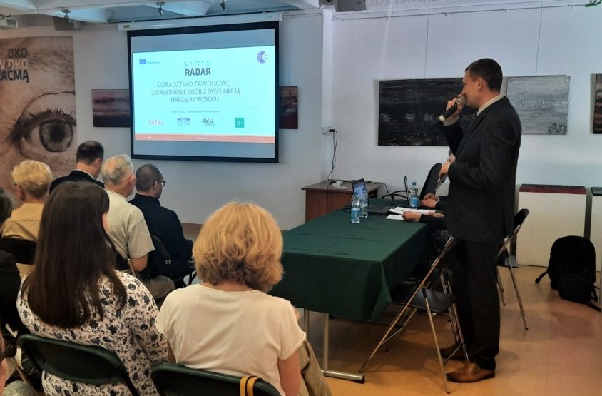 Konferencja w Warszawie. Rynek pracy osób niewidomych