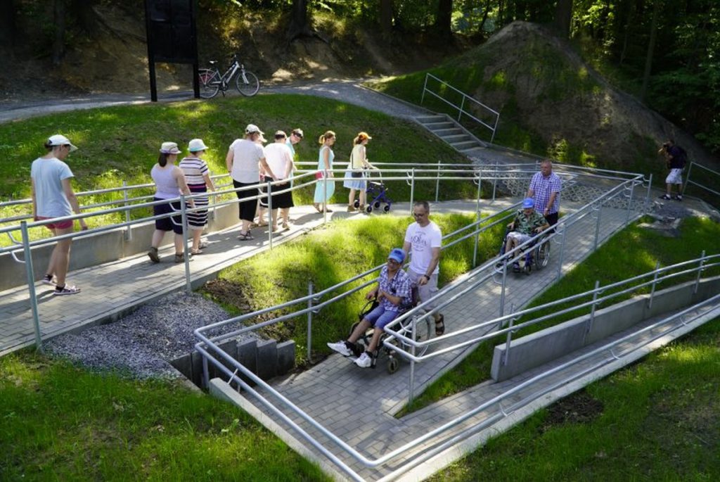 Racibórz. Arboretum ma pochylnię dla osób niepełnosprawnych