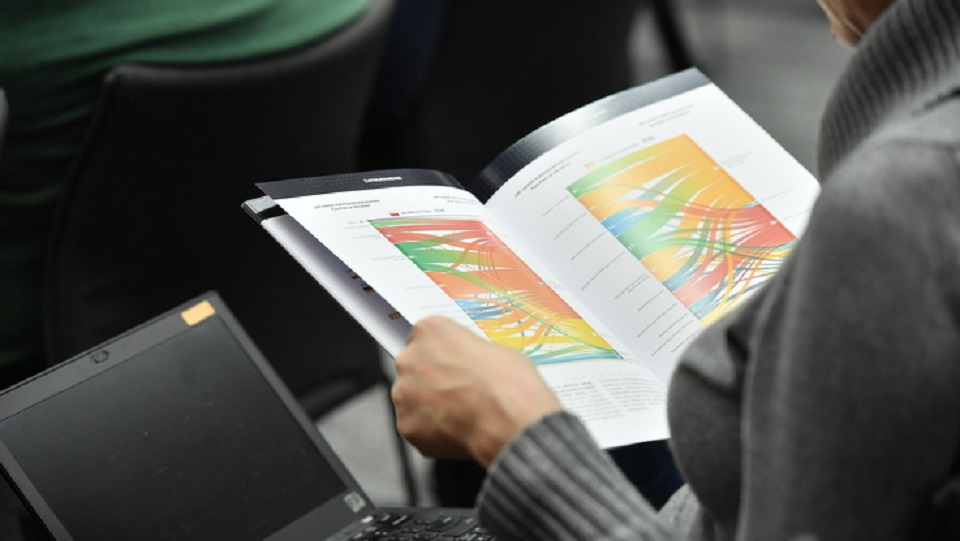 Jakim językiem posługują się ukraińscy uchodźcy w miejscu pracy
