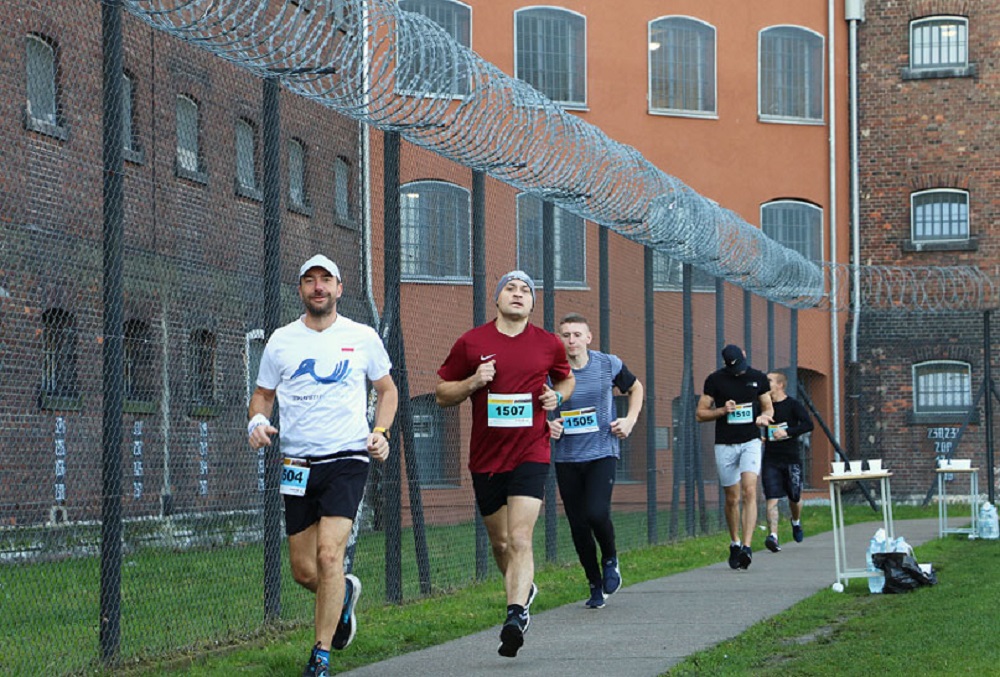 Wronki. Przebiegli półmaraton na więziennym spacerniaku