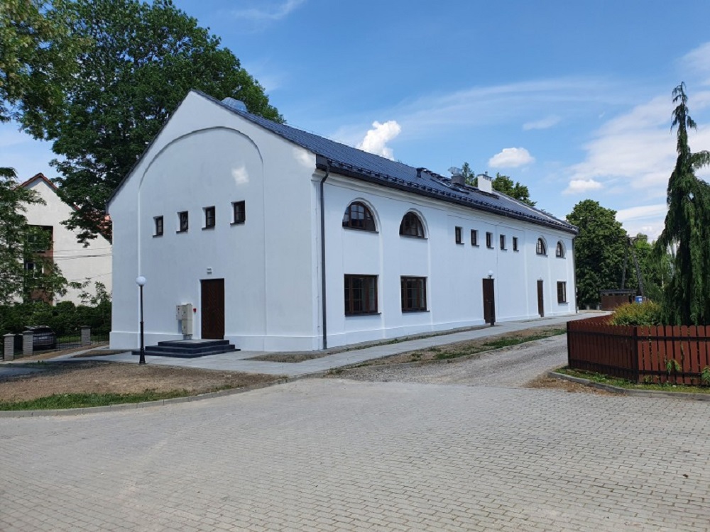Trzciana. Zrewitalizowany spichlerz siedzibą Klubu Seniora