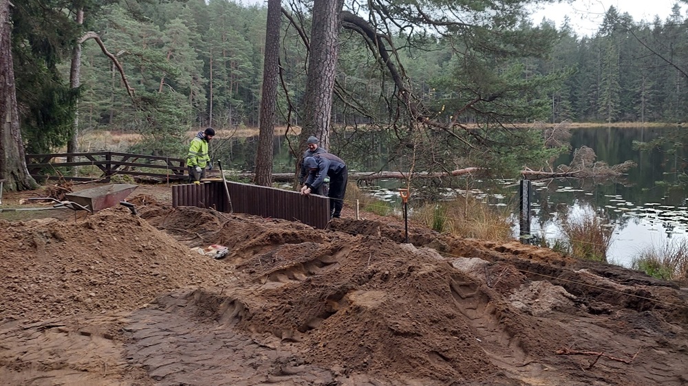 Wigierski Park Narodowy. Budują trasę dostosowaną do potrzeb niepełnosprawnych