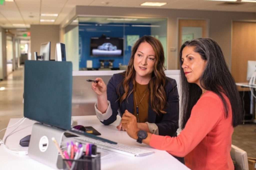 Darmowy program szkoleń Salesforce pomaga kobietom powrócić na rynek pracy