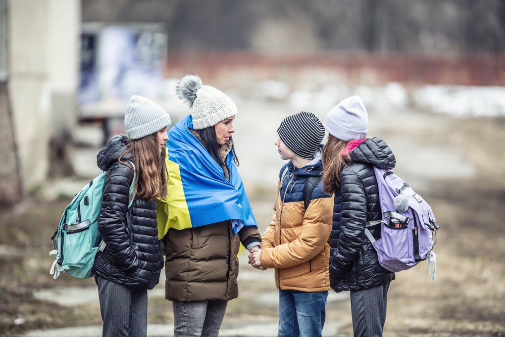 Czy powinniśmy pomagać uchodźcom oraz migrantom? 