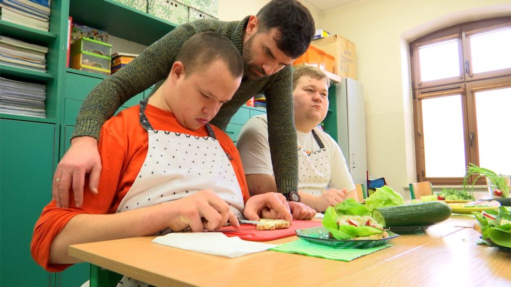 Ostrów Wlkp. Gotują i uczą się jednocześnie