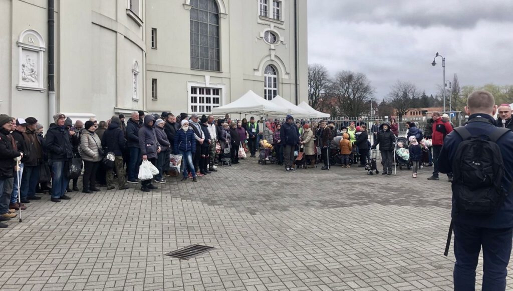 Bydgoszcz. Ponad tysiąc potrzebujących przed Bazyliką
