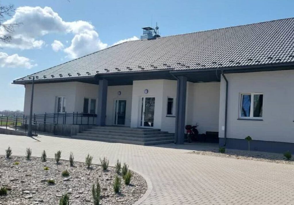 Ujazdów. Piękne centrum zamiast fundamentów szkoły