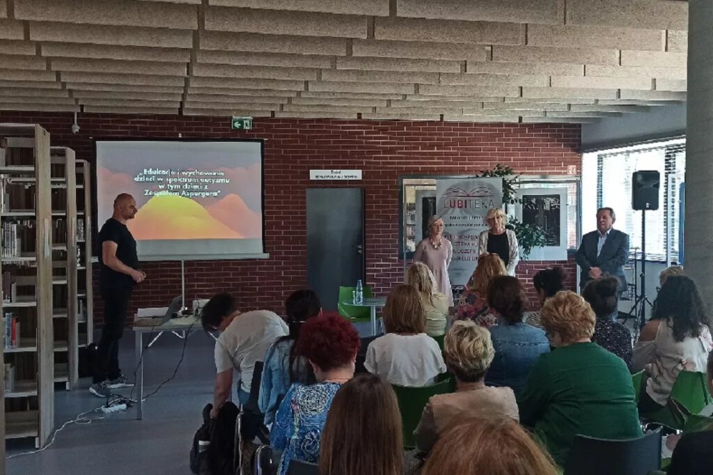 Lubliniec. Seminarium szkoleniowe na temat autyzmu