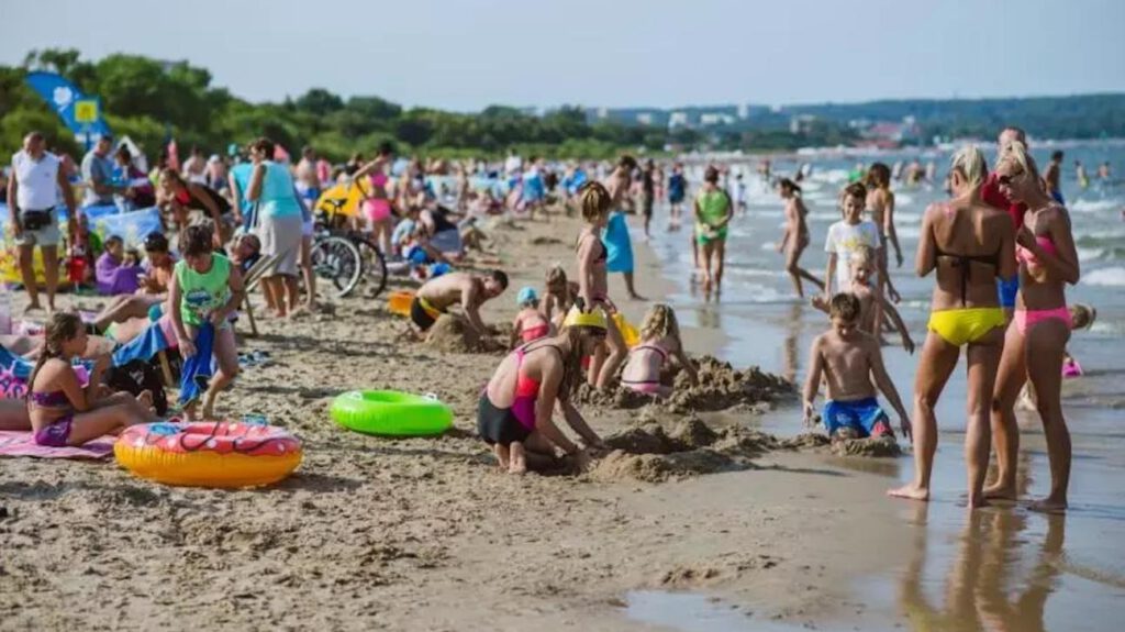 Gdańsk. Plaża w Jelitkowie dostępna dla niepełnosprawnych