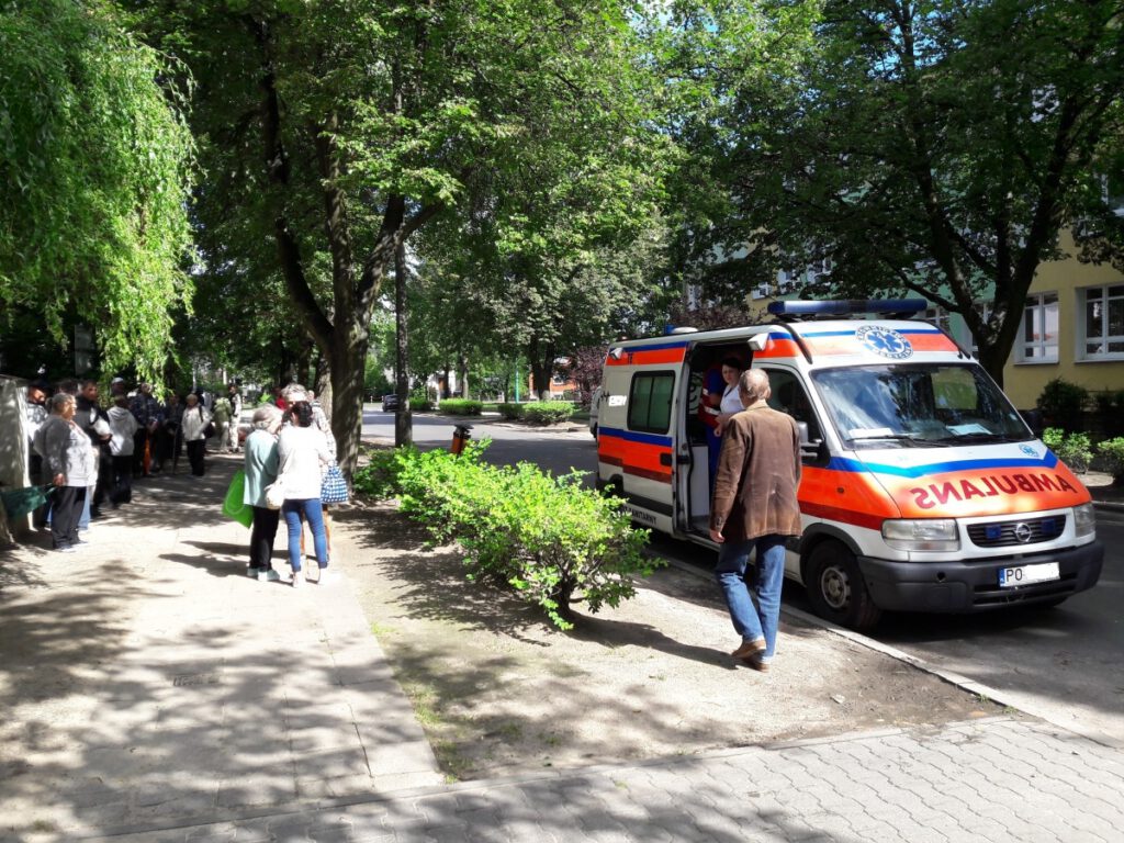 Poznań. Wrześniowe dyżury ambulansu Mobilnego Punktu Pomocy Medycznej