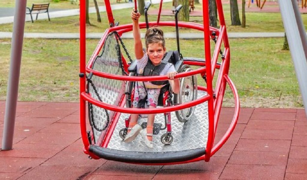 Kielce. Dwa miejskie place zabaw będą bardziej przyjazne dla niepełnosprawnych