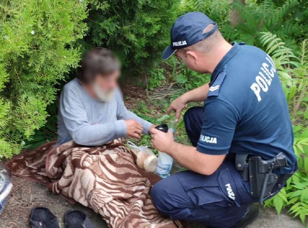 Policja przypomina. W upalne dni pamiętajmy o bezdomnych
