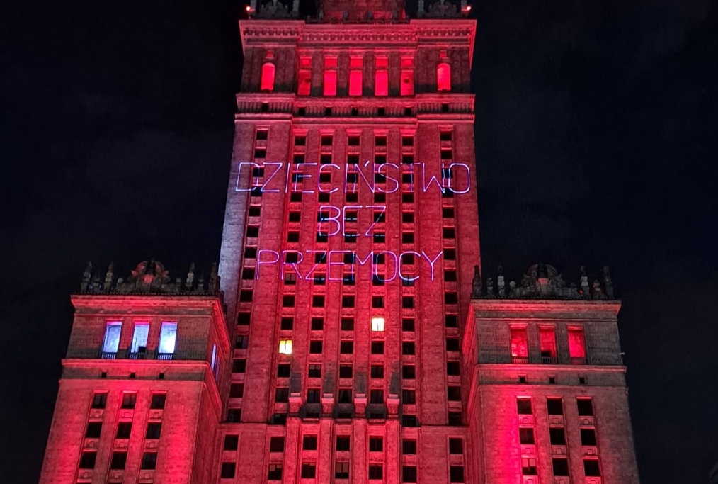 „Dzieciństwo bez przemocy”. Wyjątkowy przekaz w wielu miastach Polski