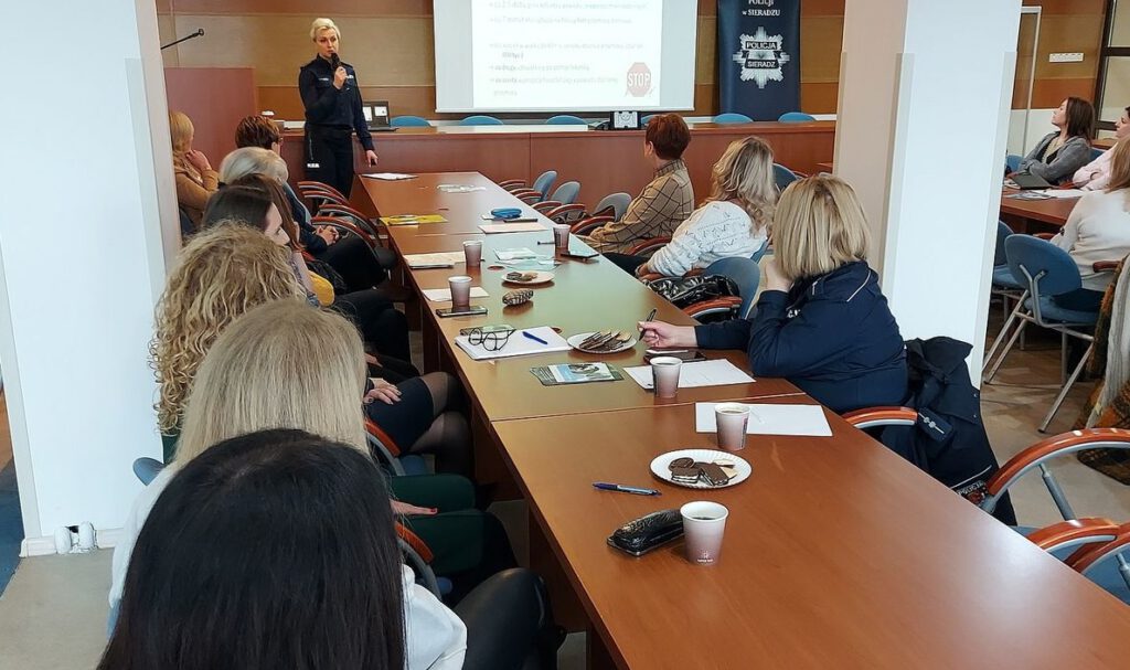 Sieradz. Konferencja „Oblicza współczesnej przemocy domowej”