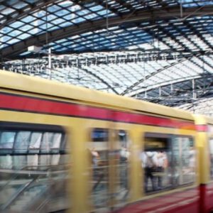 Zapewnienie dostępności w podróżach kolejowych dla osób niepełnosprawnych