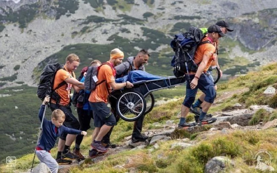 Osoby z niepełnosprawnościami zdobywają Tatry. Pomóż im!