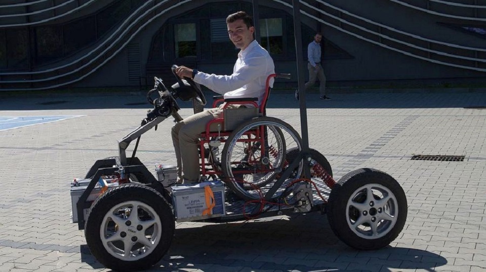 Kraków. Niepełnosprawni mogą pomóc w testach nowego pojazdu elektrycznego