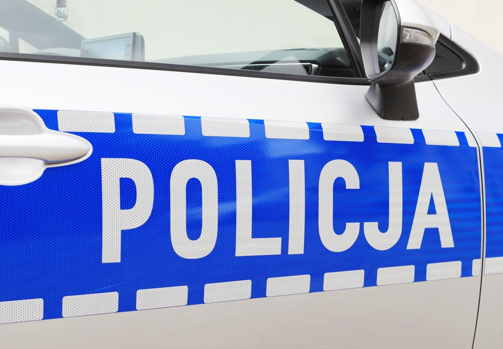 Kraków. Policja wspiera bezdomnych w trudnych zimowych warunkach