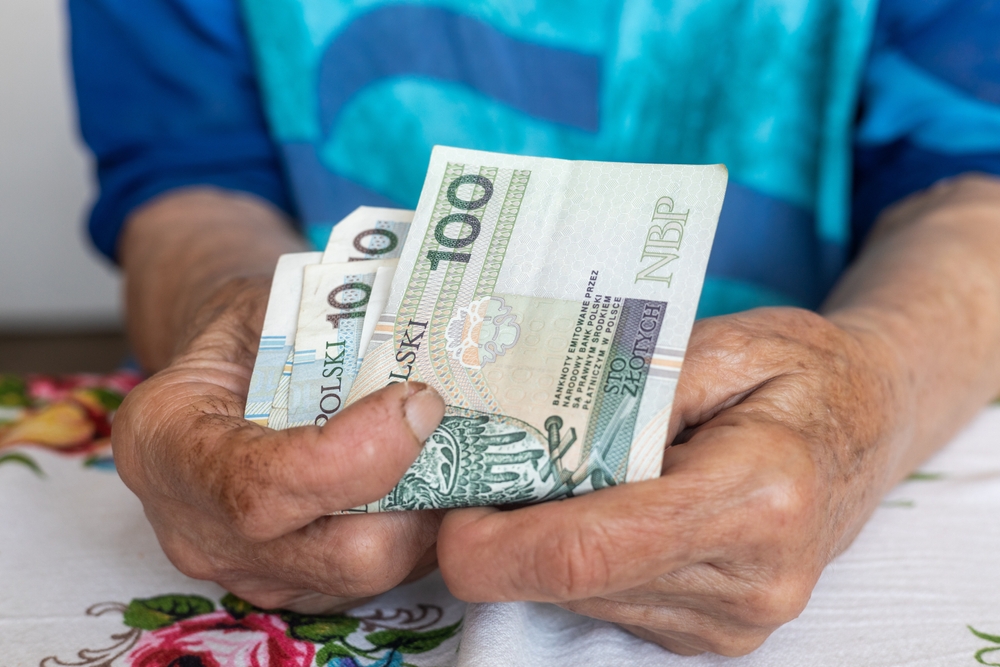 Dobrze, czyli źle – zaległości finansowe emerytów maleją, ale średnie zadłużenie rośnie