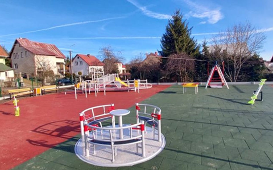 Olsztynek. Powstał pierwszy integracyjny plac zabaw