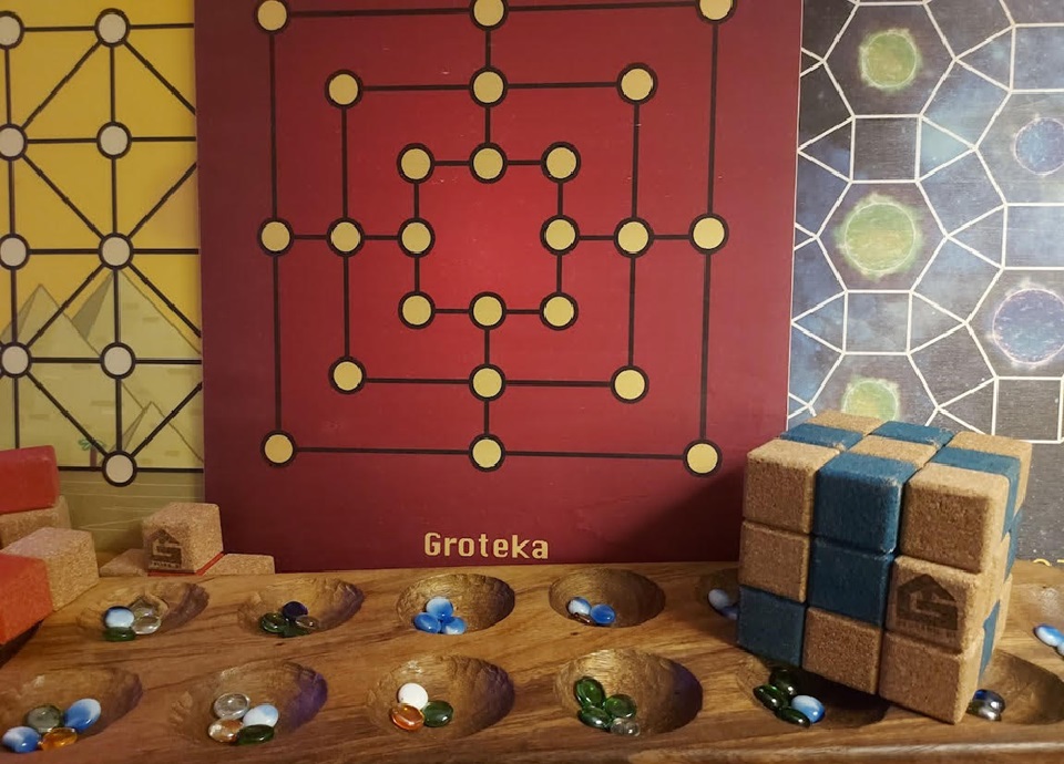 Groteka dla Seniorów. Gry, które łączą pokolenia oraz przełamują samotność