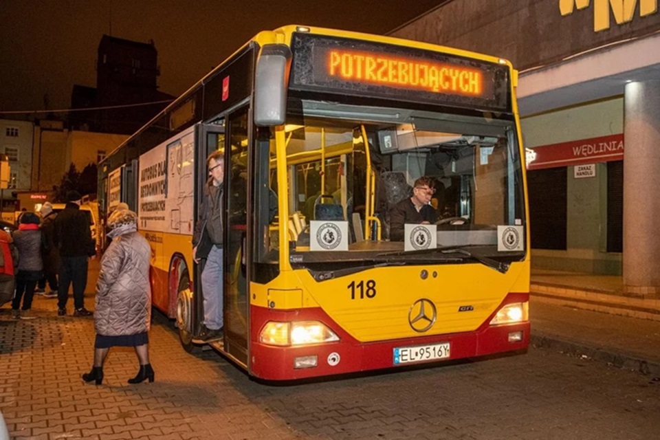 Łódź. Autobus dla bezdomnych oraz potrzebujących zakończył sezon