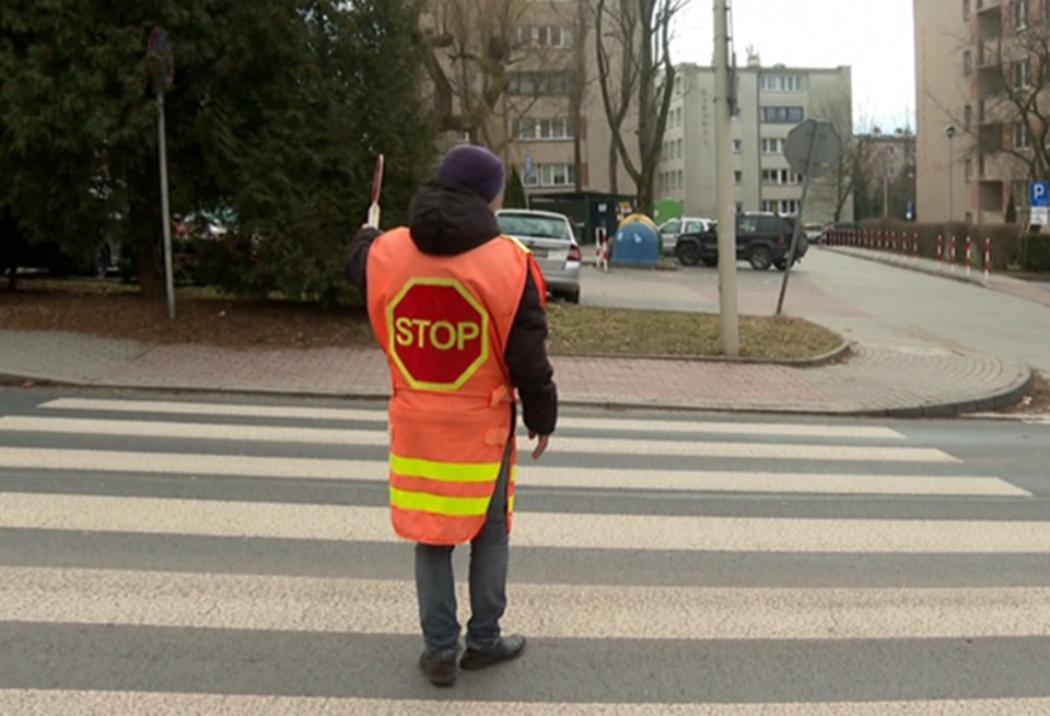 Bielsko-Biała. Brakuje osób przeprowadzających uczniów przez jezdnię