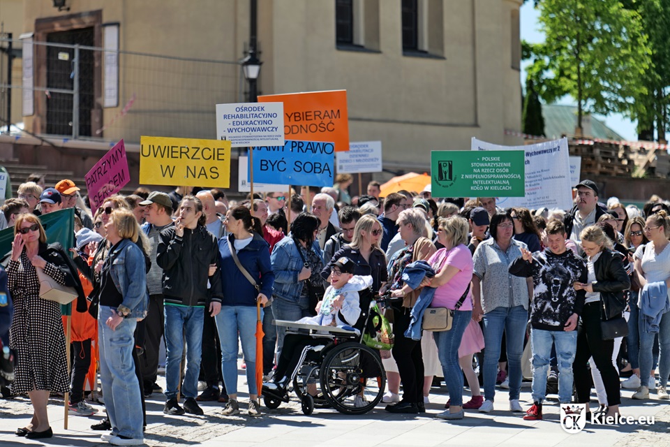 Kielce. „Różnimy się – lubimy się”. Marsz Godności przeszedł przez miasto