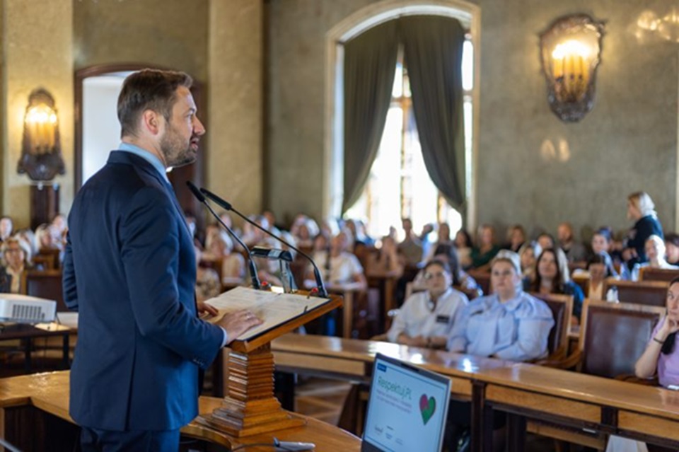Kraków. Konferencja edukacyjna na temat przemocy wśród dzieci oraz młodzieży