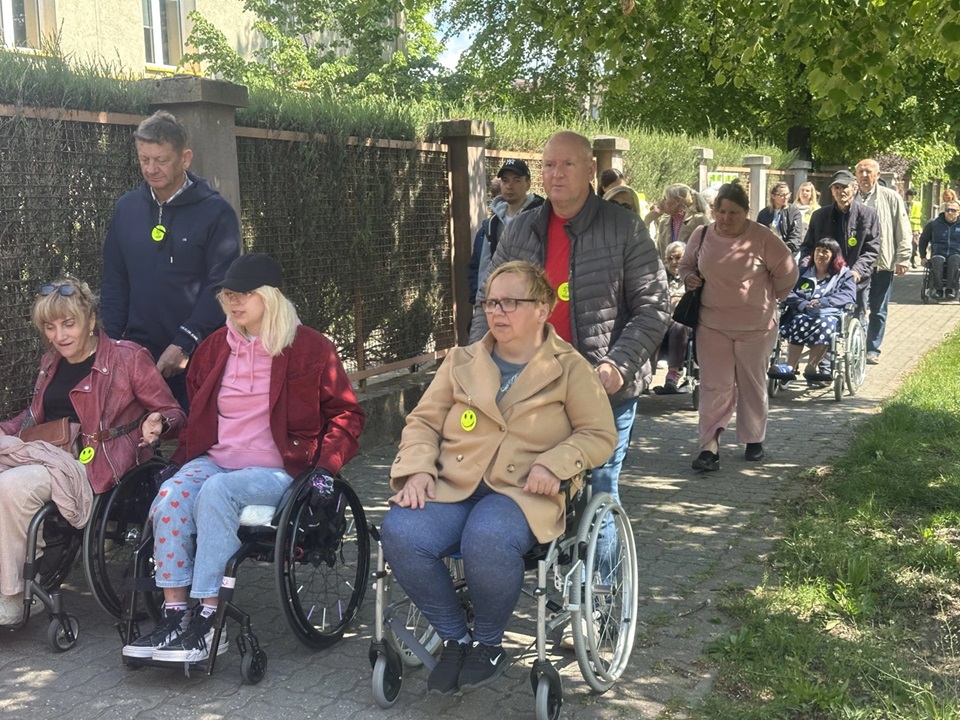 Konin. Spacer na wózkach sprawdzianem dostępności