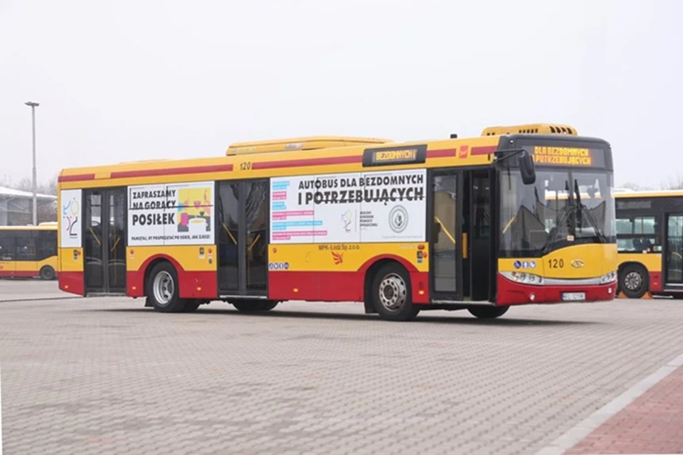 Łódź. 22. sezon akcji autobusu dla bezdomnych i potrzebujących.