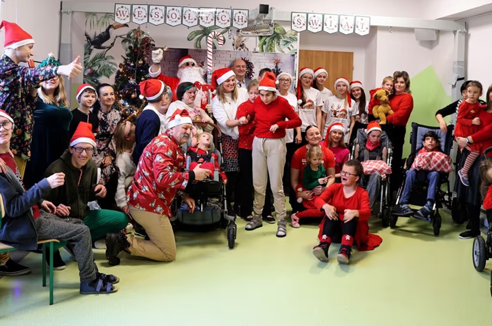 Jelenia Góra. Mikołajkowa akcja kibiców dla niepełnosprawnych dzieci