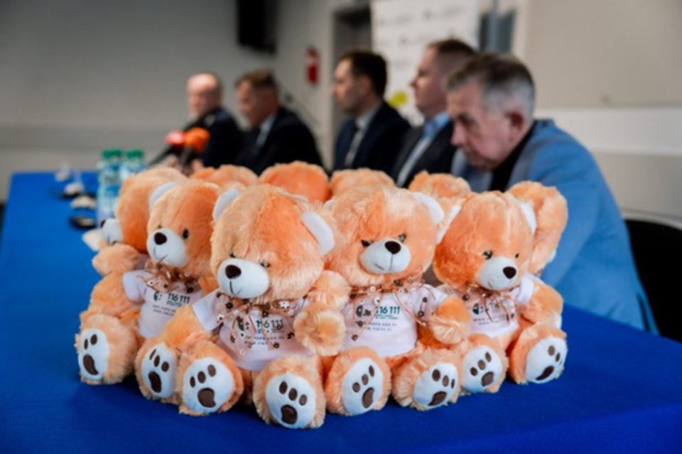 Misie z informacją, gdzie można szukać pomocy