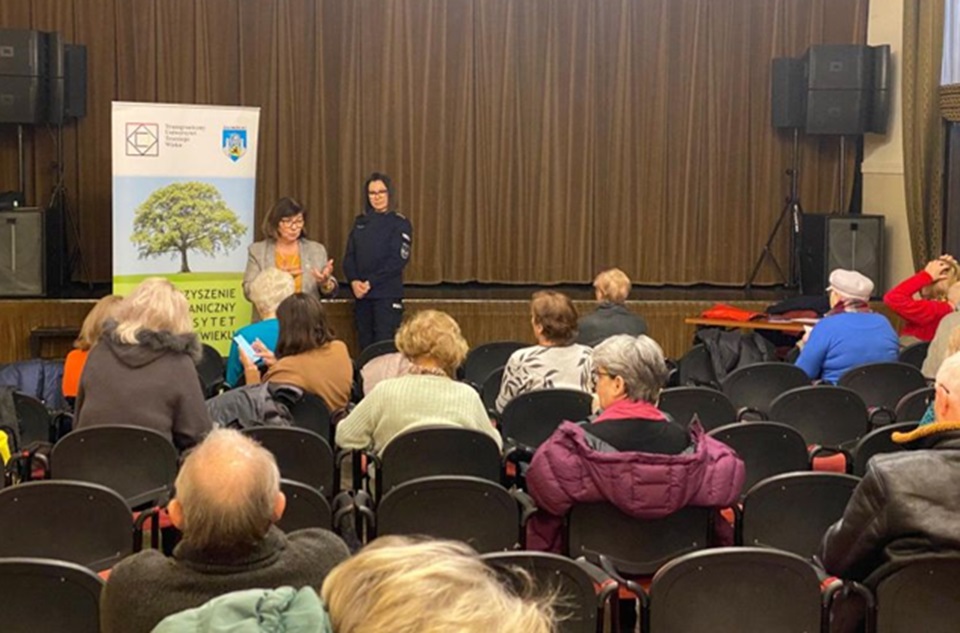 Zgorzelec. Policjantki rozmawiały z seniorami o przemocy domowej
