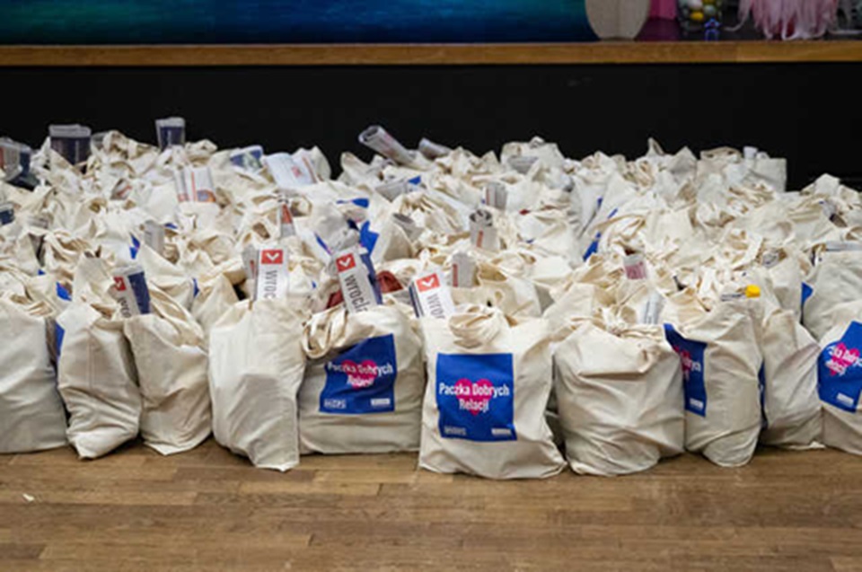 Wrocław. Pierwsze świąteczne Paczki Dobrych Relacji trafiły do mieszkańców